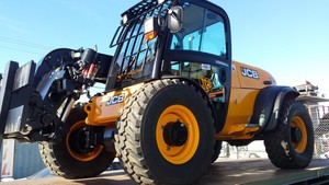 C & M Brick Transport Pic 2 - JCB Loadall