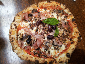 Vanto Pic 5 - 8 Capricciosa pizza