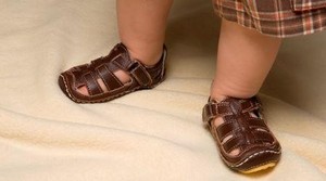 Cute to Boot Pic 2 - Rileyroos Chessie in Chocolate Made from soft leather they are a great summer sandal