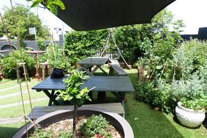 Dear delicious Pic 2 - Garden setting