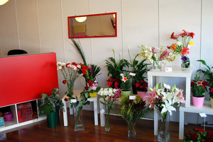 FloraLaura Pic 2 - FloraLaura Send flowers Melbourne