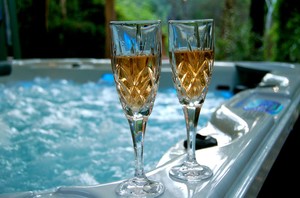 Mount Evelyn Retreat Pic 4 - Champagne in the jacuzzi