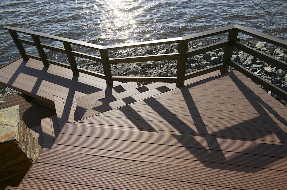 Tree60 Pic 1 - Composite Decking Patio