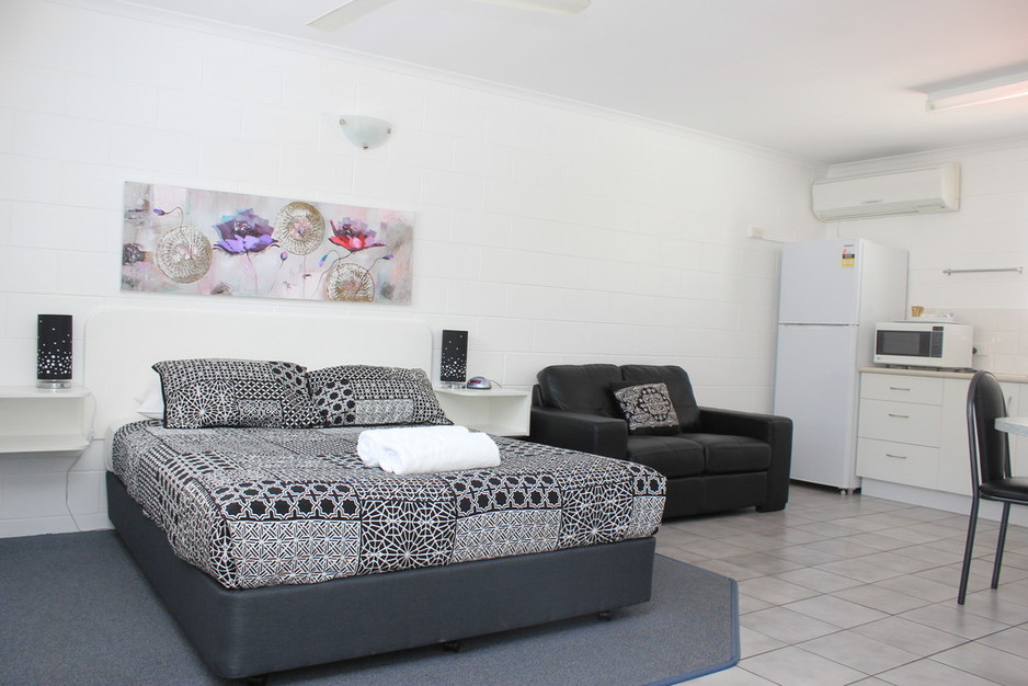 Townsville Holiday Apartments Pic 1 - Studio 80 Mitchell Street