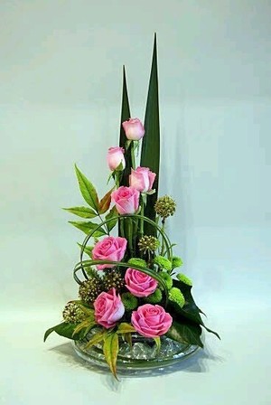 Deborah's Flowers Pic 2 - Modern rose arrangement