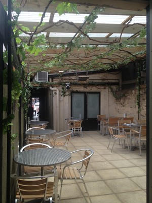 Zecca bar Pic 3 - Courtyard dinning