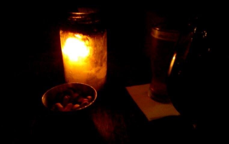 Earl's Juke Joint Pic 2 - free peanuts