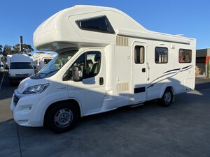 Cruisin Motorhomes Pic 3