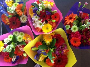 Hilltopblooms florist & gift baskets Pic 3 - Our bright bouquet