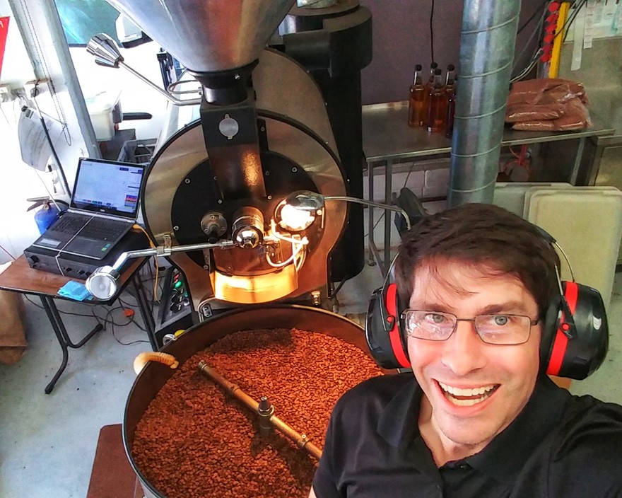 Premiato Coffee Pic 1 - Freshly roasting