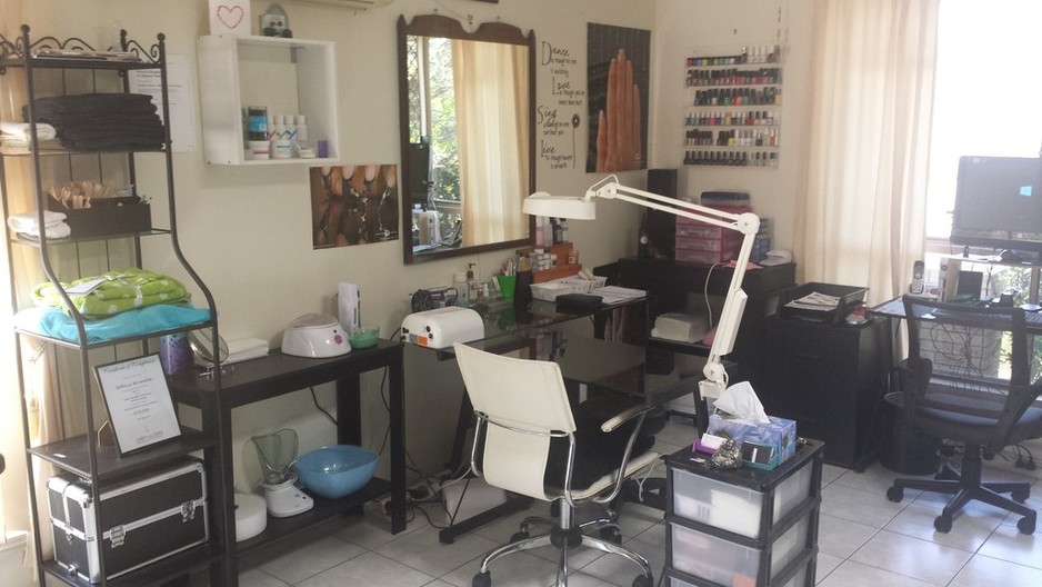 Creative Touches Affordable Nail & Beauty Pic 1 - My Home Salon