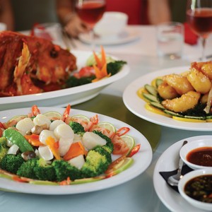 Loong Fong Seafood Restaurant Pic 2 - A variety of dishes Loong Fong Restaurant Rydges Darwin Airport Hotel