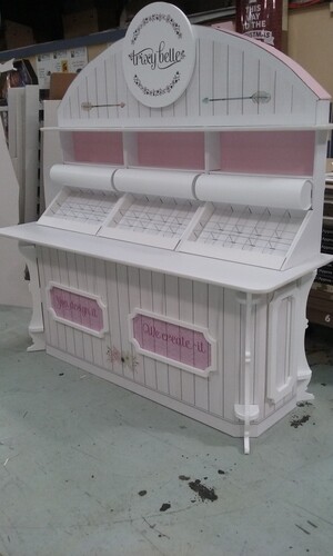 poskraft Pic 4 - kids makeup table made from a mixture of substrates