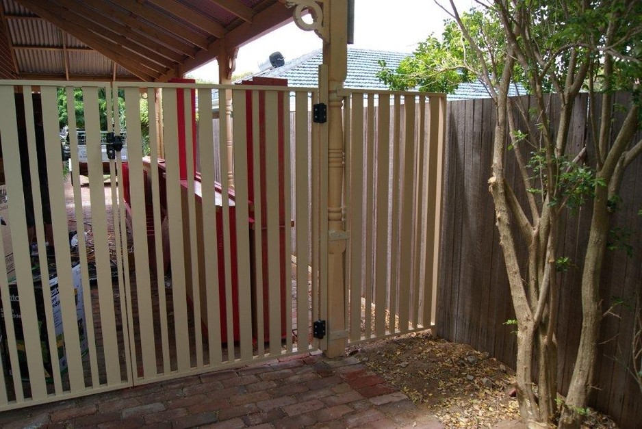 Jim's Fencing Pic 1 - Aluminium gate and fencing