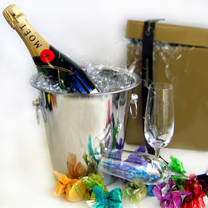 Clients4Life Gift Hampers Online Pic 3 - moet chandon celebration gift