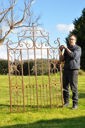 Farmweld Pic 4 - Hand forged courtyard gate by Blacksmith Andrew Hood