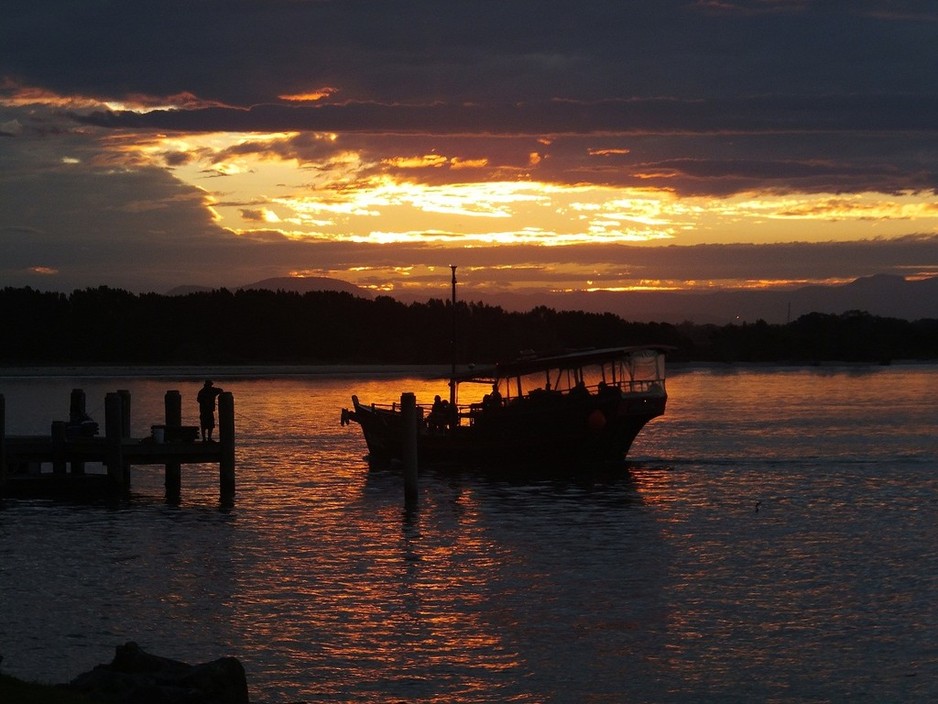 Junk Cruises- Chinese Junk Pic 1 - Sunset Cruise on The Chinese Junk