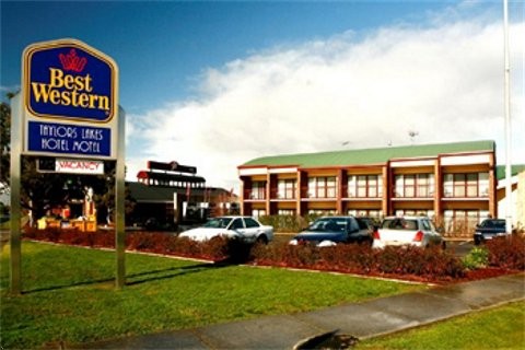 Taylors Lakes Hotel Pic 1