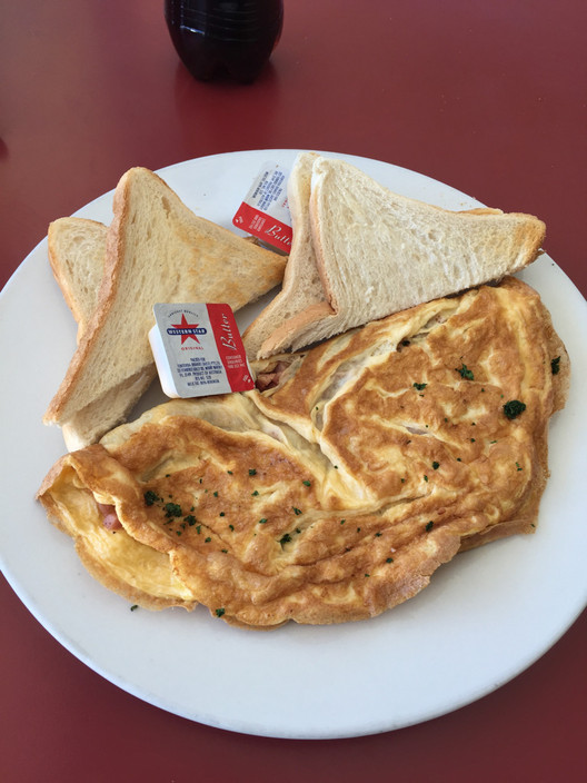 Brunch `n'lunch Eatery Pic 1 - Great little place tucked away for breakfast The ham and cheese omelette is delightful