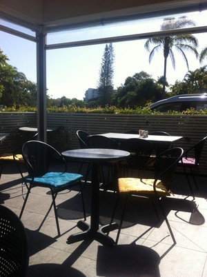 Noosa Nosherie Pic 2 - outside seating