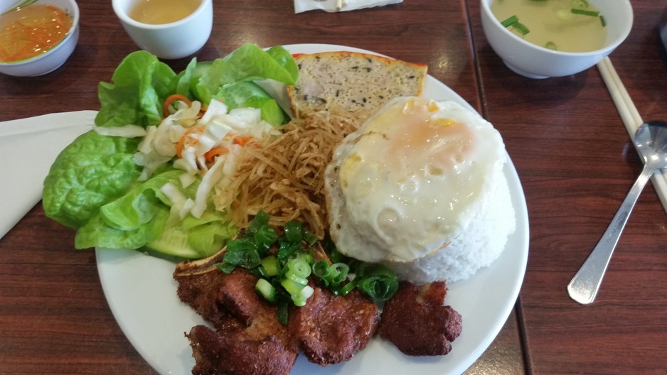 Ngoc An Pic 1 - Broken rice with pork chop