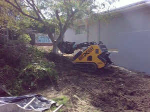 Boxxa Earthworx Pic 2 - landscapers prep remove existing plants