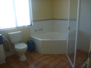 Ocean Breakers Pic 5 - Bathroom