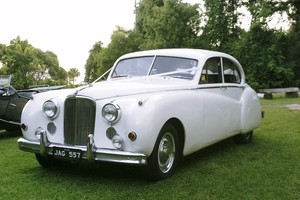 Bouquets of Elegance Pic 3 - 1955 mark vii jaguar hire