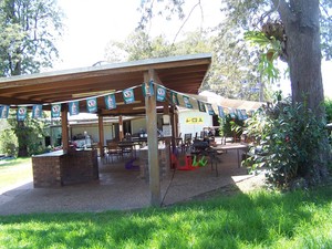 Long Flat Travellers Rest Hotel Pic 2 - Big Shelter and BBQs