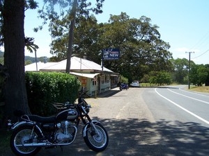 Long Flat Travellers Rest Hotel Pic 3 - Parking out front