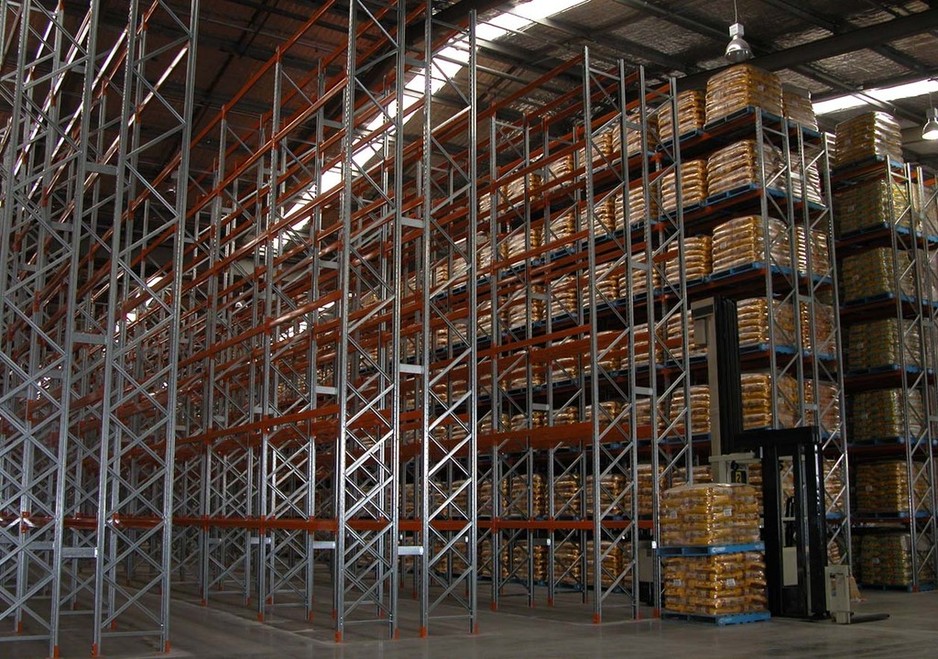 Colby Central Pic 1 - Colby Selective Pallet Racking