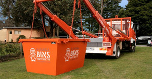 U-Ranga Bins Pic 5 - URanga Bins Skip Truck