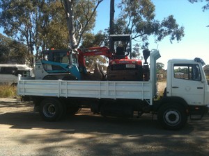 PKM Earthmoving Pic 3 - 3t combo on 6mt tipper