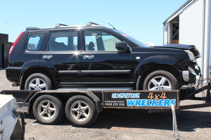 Ulverstone 4x4 Wreckers Pic 3 - 022006 Nissan Xtrail T30 Body Back KH3 Automatic QR25 Petrol Front impact only engine and driveline all OKSpoiler rock sliders mags tow bar sun roof 0364255005