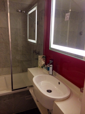 Novotel Sydney Parramatta Pic 3 - Bathroom