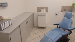 Jay's Dentures Pic 4 - Clinic room