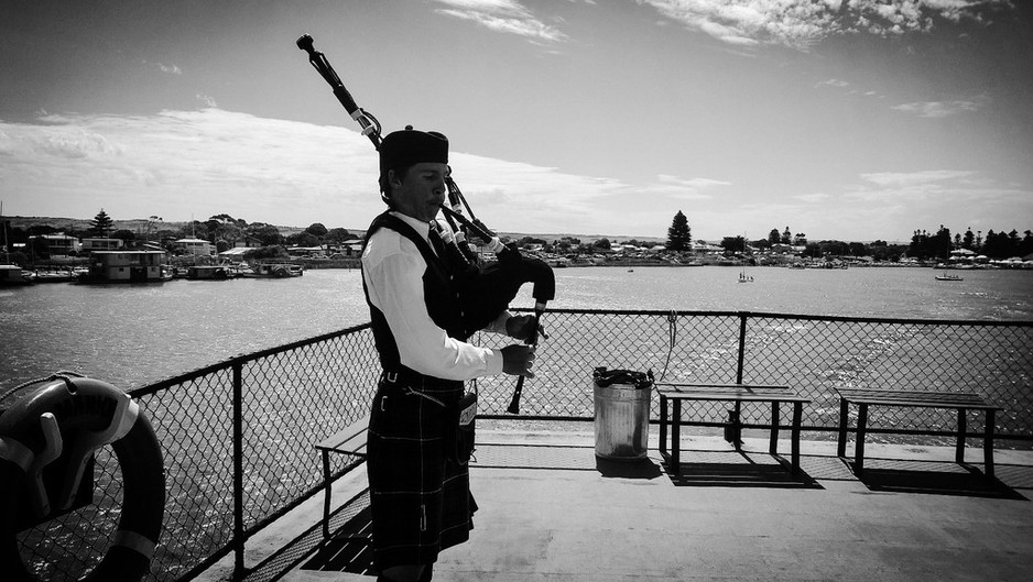 Bagpipers for hire - Doecke Family Pipers Pic 1