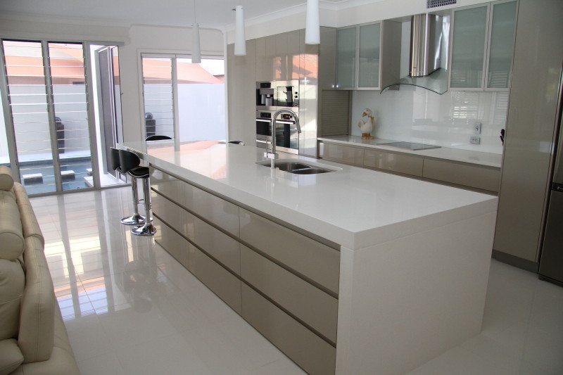 J & E KITCHENS and CABINETS Pic 1 - Raby Bay 1