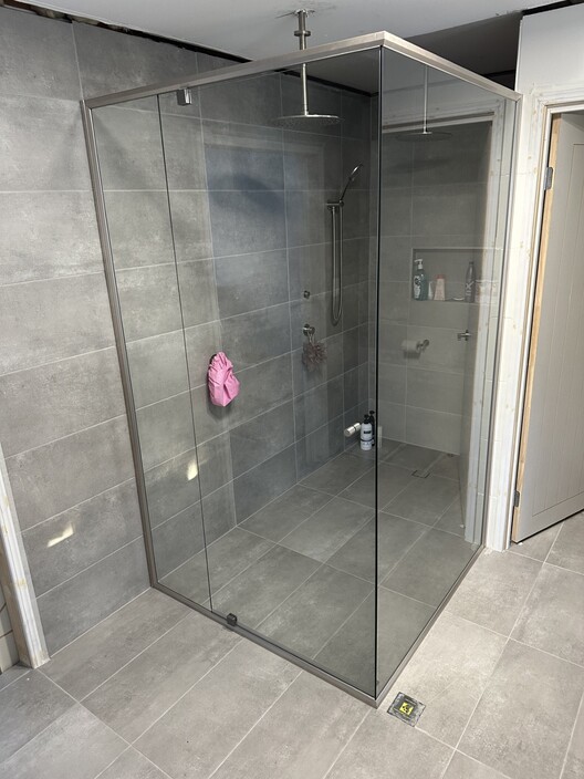 Moreton Bay Handyman Co Pic 1 - Semi Frameless shower screen