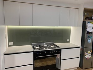 Moreton Bay Handyman Co Pic 2 - Toughened glass splashback