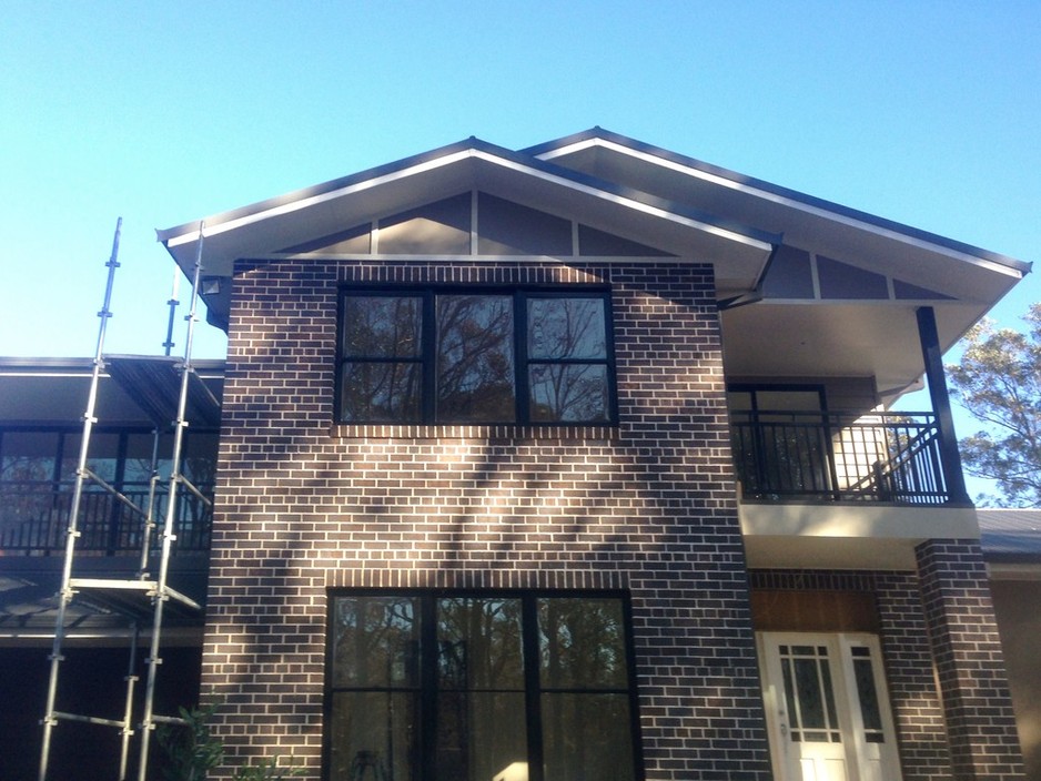 Dan'Bricklaying Pic 1 - a brick veneer with soldiers over the windows the house done in a english bond at yellow rock