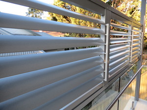 Beaches Outdoor Living Pic 4 - Adjustable louvre privacy screen