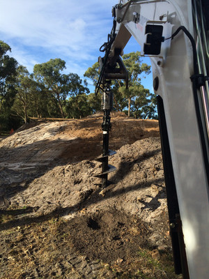 Raymond Earthmoving Pic 5 - Digga PD5 Auger Drive