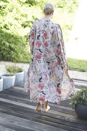 Whitehouse Style Pic 4 - E adie Lifestyle The Posy Kimono