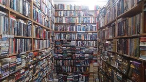 Antique & Collector's Books Pic 2 - A maze of bookshelves