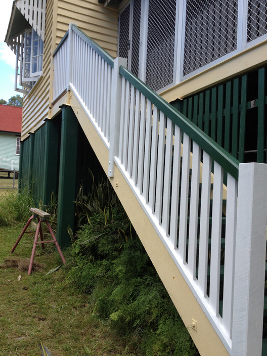 ROLLENS CARPENTRY SERVICES Pic 1 - Timber Handrail and balustrade