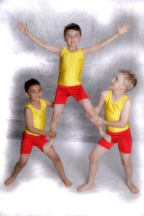 idance-illawong Pic 1 - Boys can do Acro