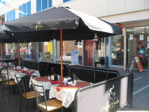 La Piccola Villa Cafe Pic 2 - Outdoor dining area in Woodriff Street Mall