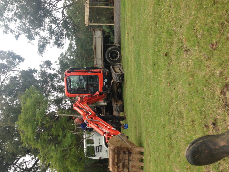 Colonial - Earthmoving, Post Hole Drilling, Trenching & Excavating Pic 1