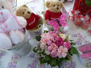 Eumundi Roses Pic 5 - Valentines Day Birthday Gifts Mothers Day Thankyou Gifts Get Well Gifts